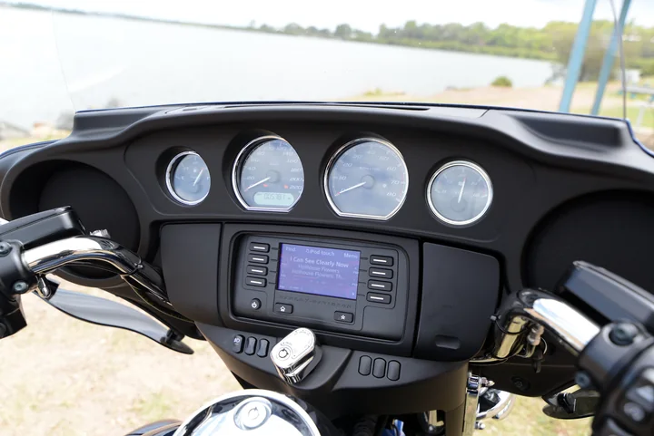2014 Harley-Davidson Street Glide hard-wired dashboard