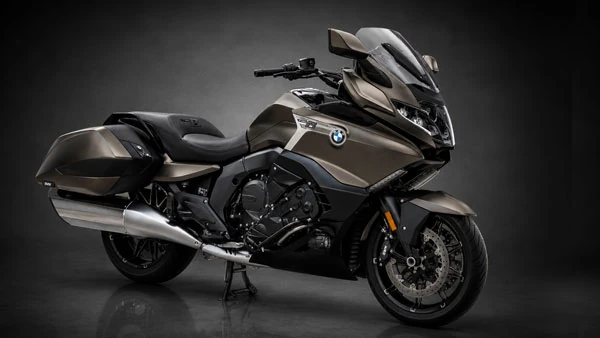 BMW K 1600 B motorcycle dashboard